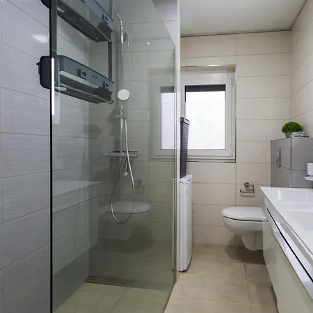 Appartement Gorgeous In With Kitchen