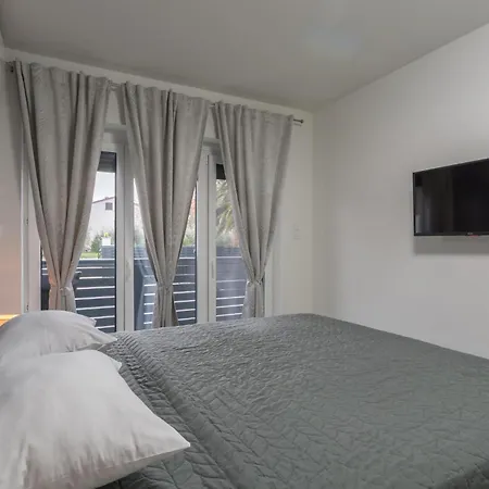 Appartement Gorgeous In With Kitchen