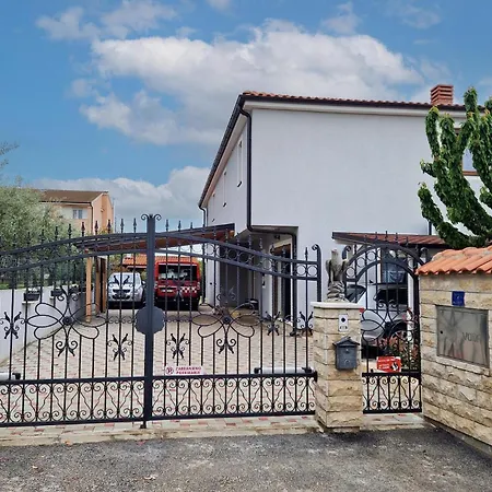 Beautiful In With Kitchen Apartment Porec